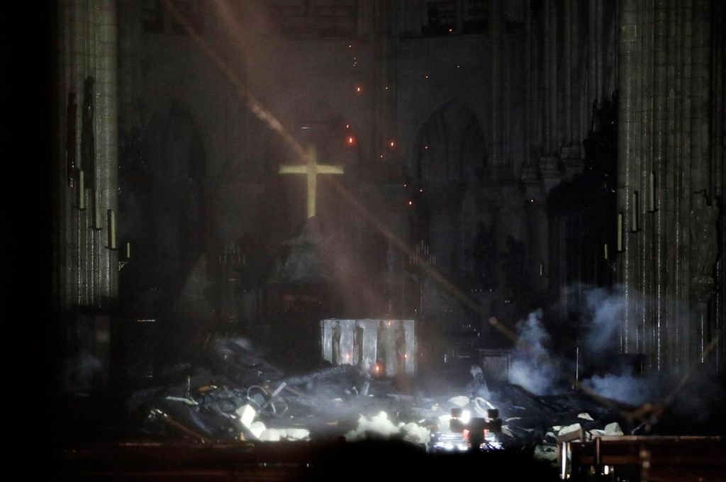 Así quedó el interior de la Catedral de Notre Dame