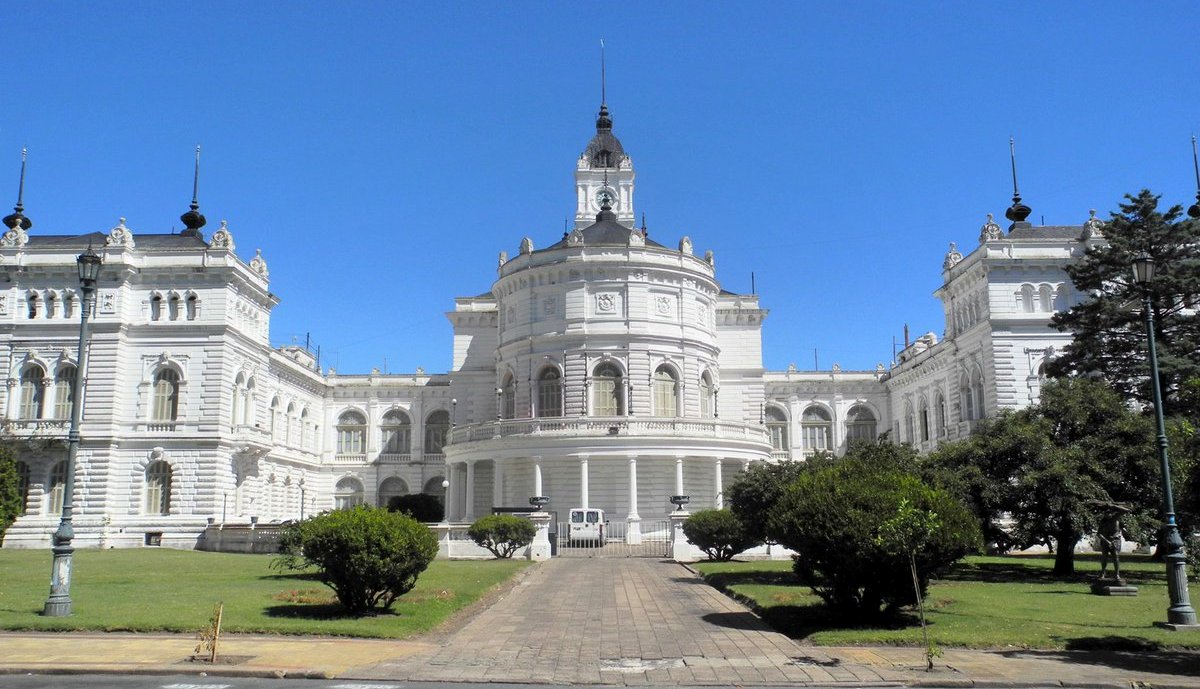 Fin de semana extra large: Así funcionarán los servicios municipales en La Plata