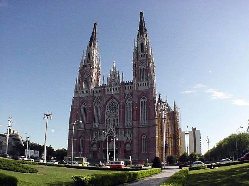 Evalúan un plan preventivo de incendios para la Catedral de La Plata