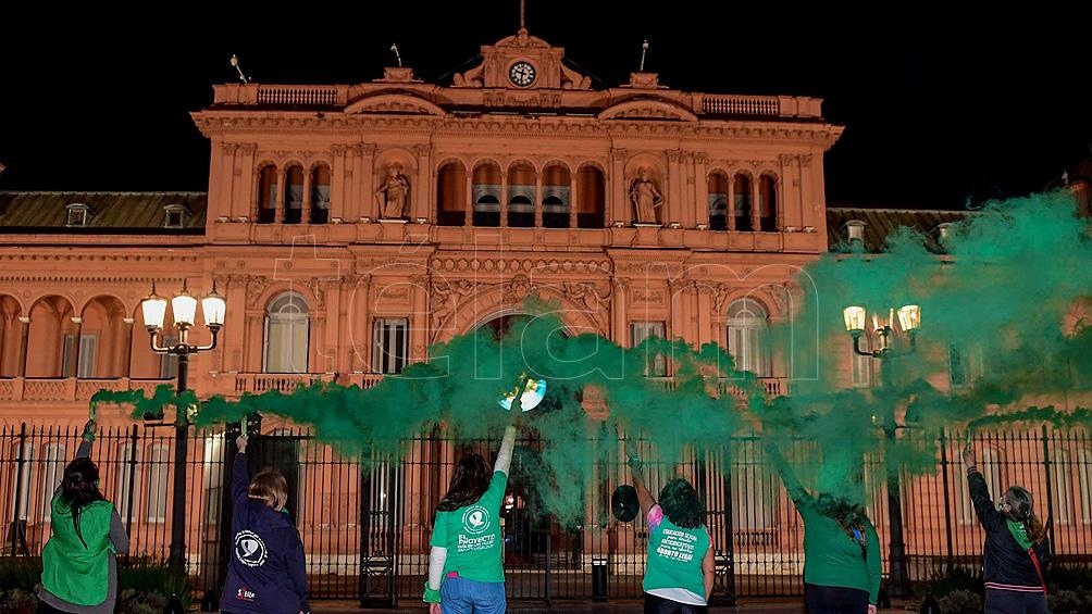 Una intervención artística por el tratamiento de la ley a favor del aborto