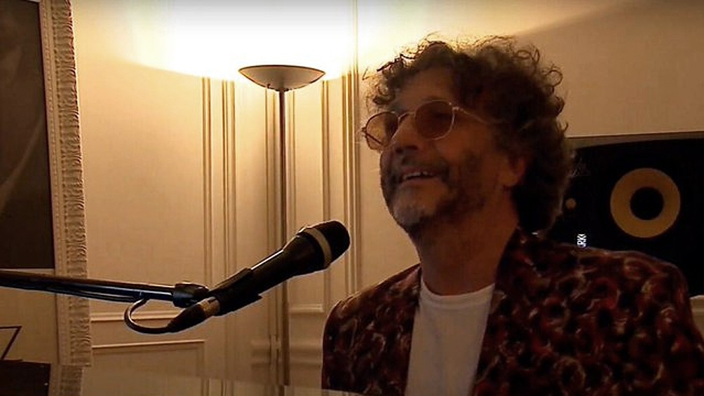 Fito Páez relata «Sobrevolando», serie documental sobre Latinoamérica que llega a Disney+