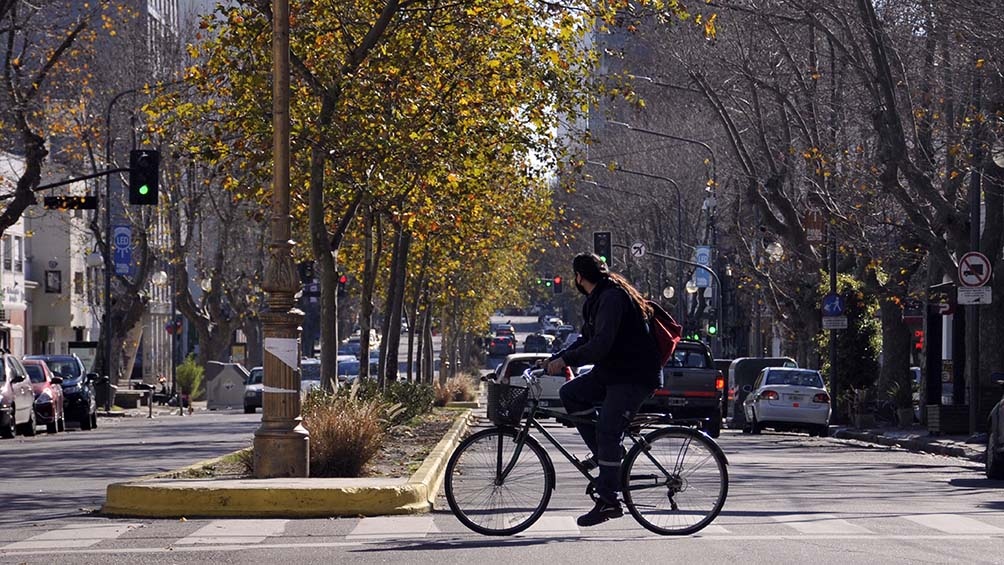 La Plata propone recorrer la ciudad en bicicleta con circuitos guiados para las vacaciones