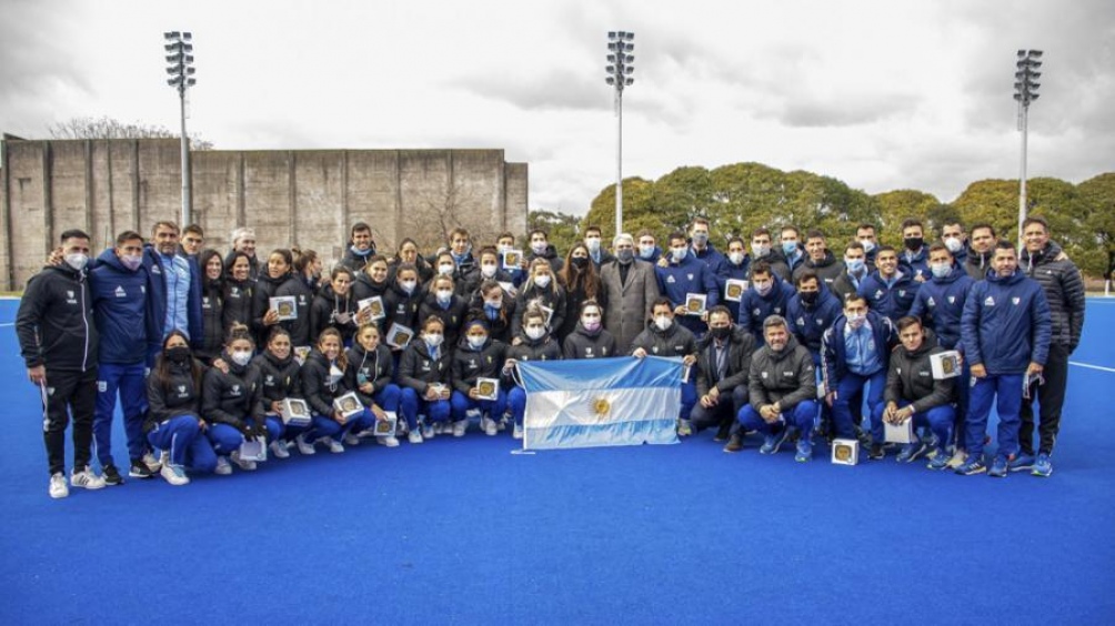 Despidieron y entregaron banderas a los atletas argentinos que irán a Tokio