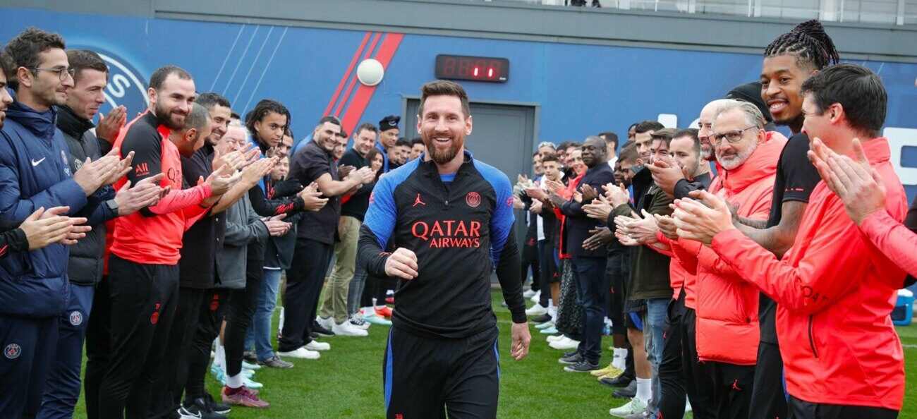 Lionel Messi fue homenajeado con un «pasillo de honor» en su regreso al PSG