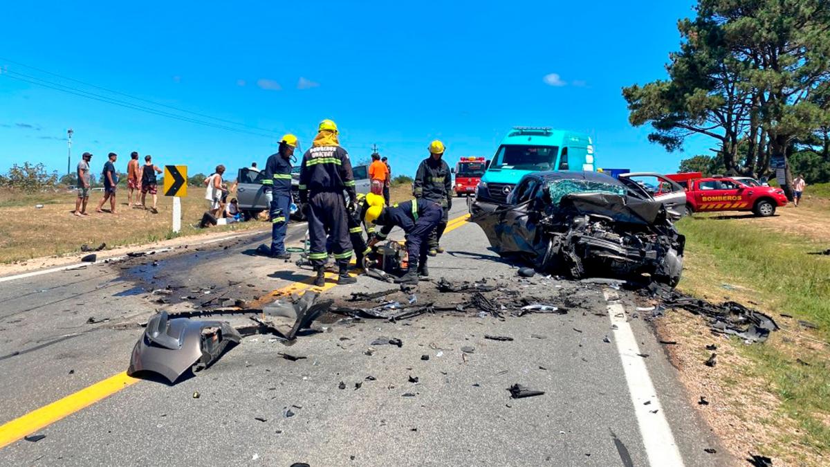 Dos argentinas murieron en un choque frontal en Uruguay