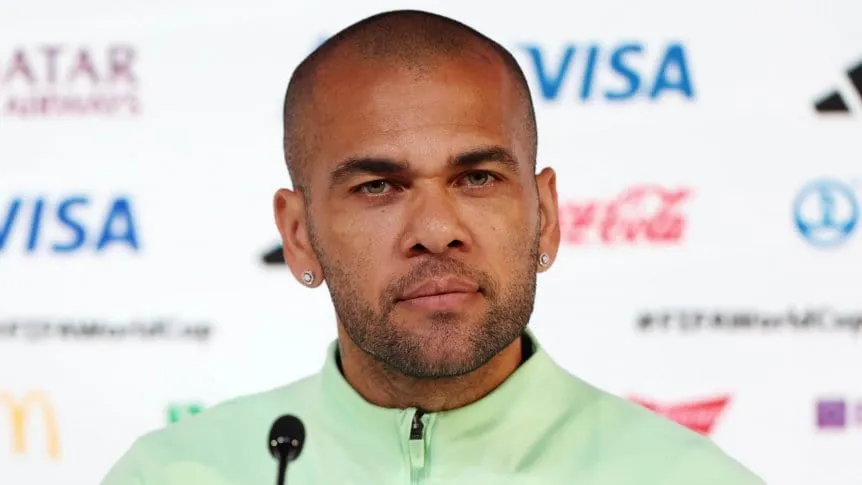 El brasileño Dani Alves fue detenido en Barcelona acusado de presunta agresión sexual