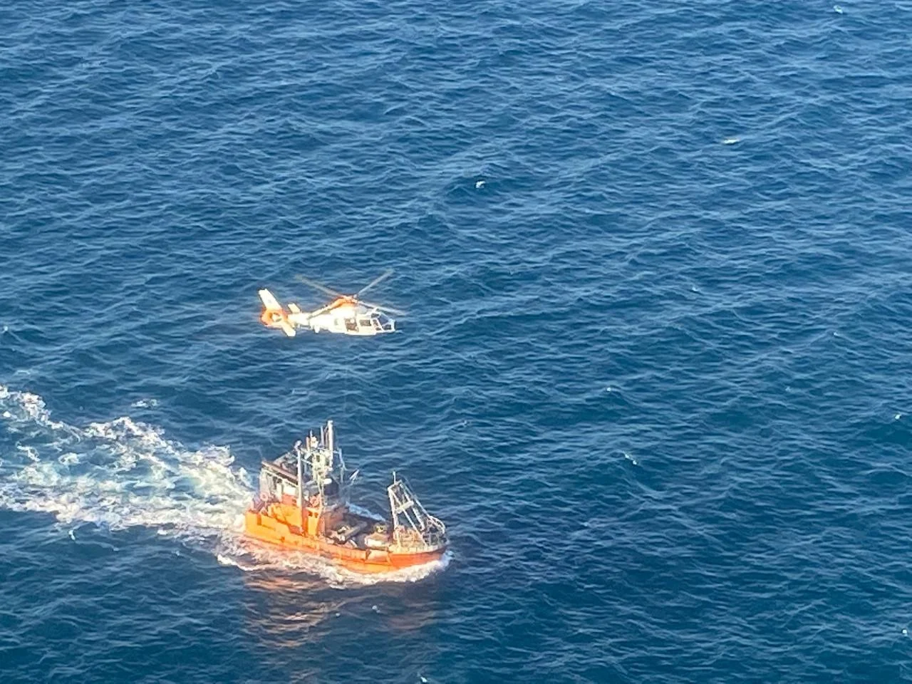 Prefectura «aeroevacuó» de urgencia al tripulante de un pesquero que navegaba hacia Mar del Plata