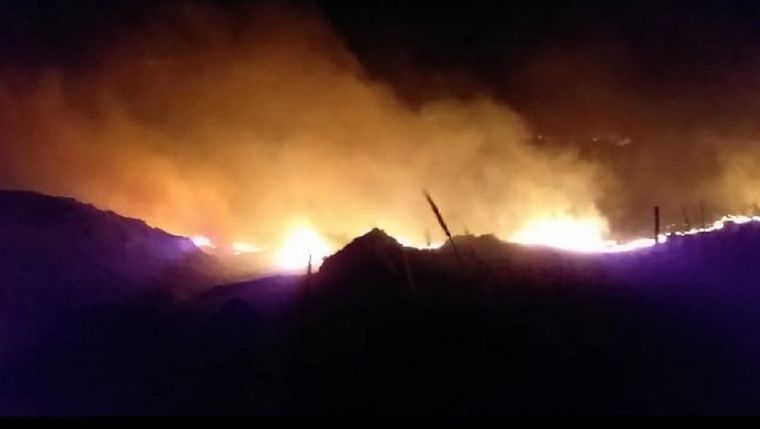 Logran contener incendios en San Luis y quedan focos en las sierras centrales