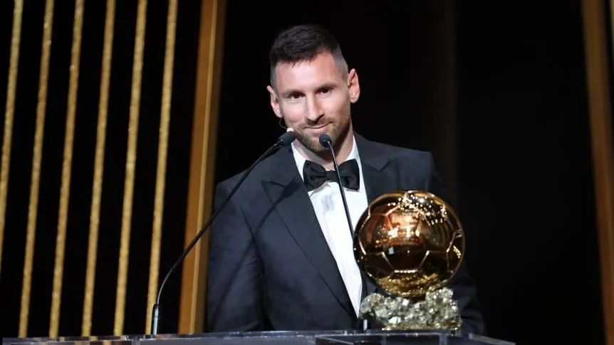 Lionel Messi ganó su octavo Balón de Oro y se lo dedicó a Diego Maradona