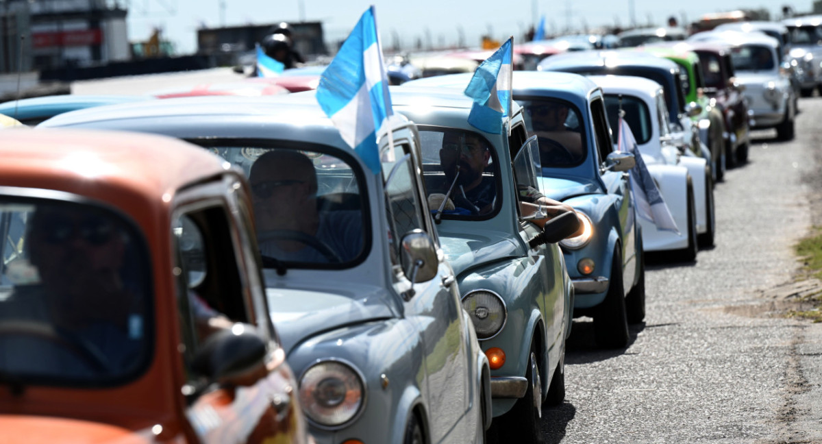 Más de 600 «Fititos» realizaron una caravana en busca de cumplir un récord Guinness