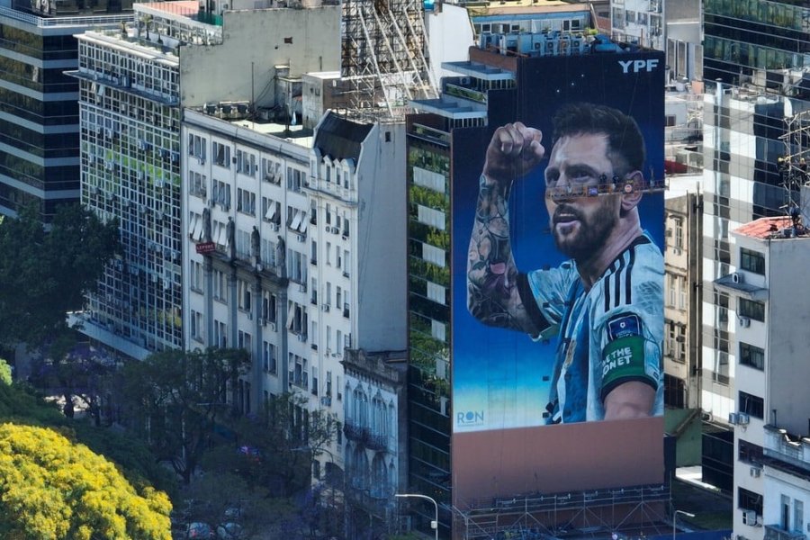 Un nuevo mural dedicado a Messi celebra el aniversario de Argentina campeón