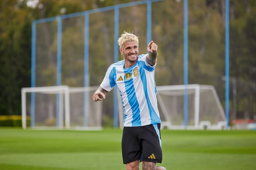 Presentaron la nueva indumentaria de la Selección argentina