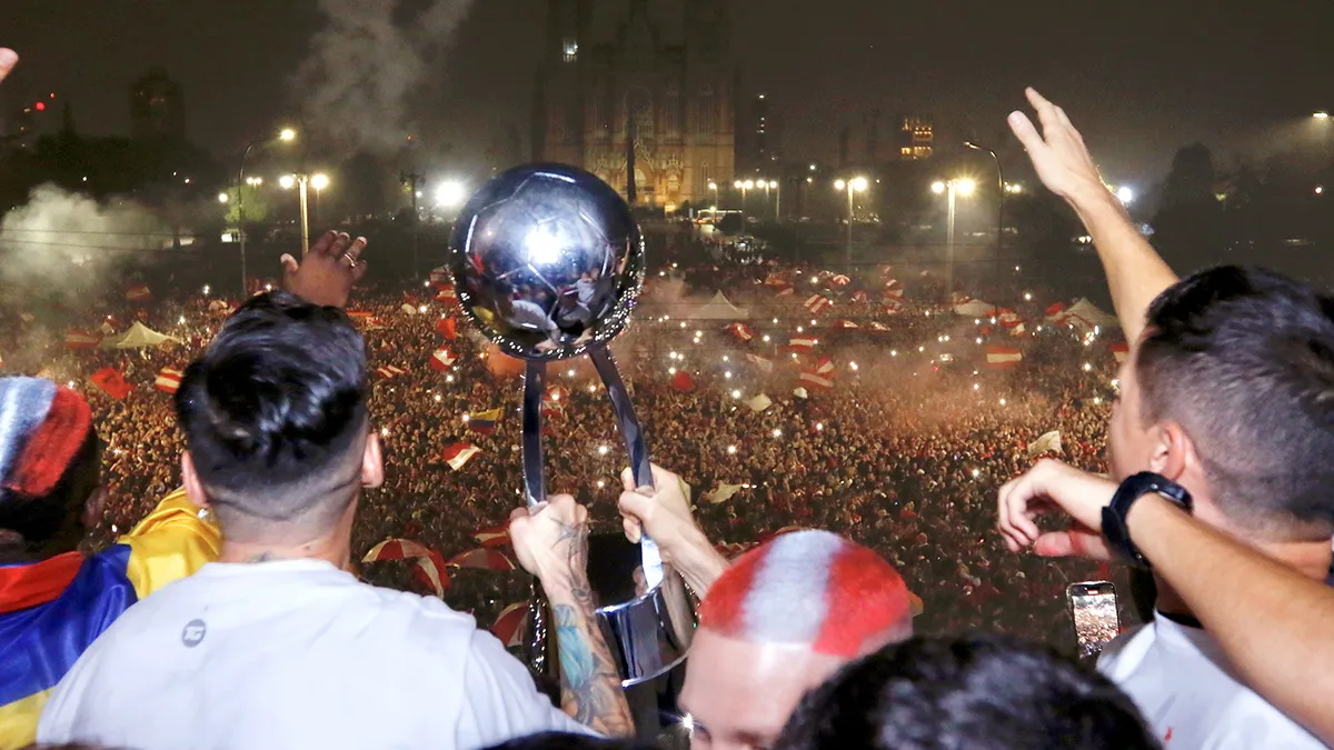 Estudiantes festejó en la Municipalidad