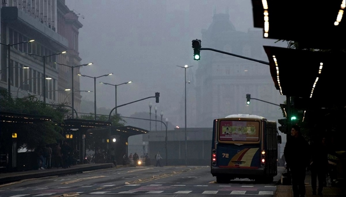 Alerta por “cortina de humo” y “lluvia negra” en el AMBA: qué zonas se verán afectadas