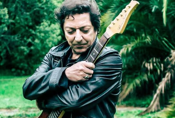 La Plata: Investigan a Julio Moura guitarrista de la legendaria banda Virus por la muerte de su pareja presuntamente durante un juego sexual