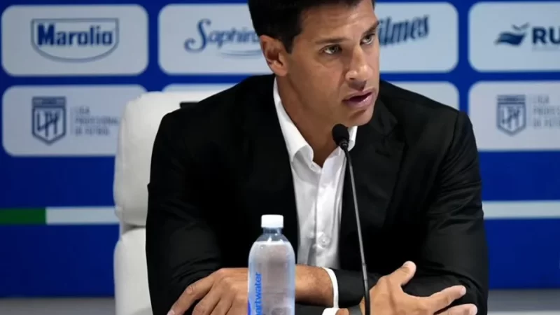 Sebastián Domínguez fue presentado como nuevo técnico de Vélez