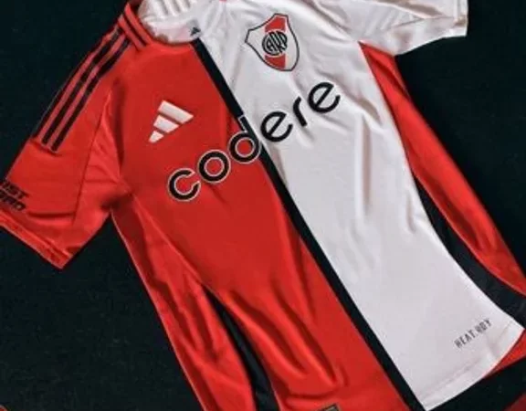 River estrena una camiseta inédita en su historia