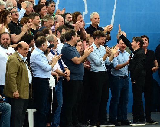 Kicillof sin Cristina, sin La Cámpora, con el apoyo de intendentes y organizaciones sindicales lanzó su propio espacio político y llamó a “reconstruirse para liderar una alternativa al experimento de ajuste y crueldad que lleva adelante el Gobierno Nacional de Javier Milei” 