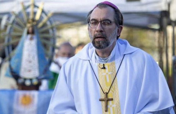 Monseñor Carrara en el camino de Francisco marca agenda a la Iglesia Católica, pidió «levantar su voz» ante los recortes y deportaciones de Trump y dijo: «El Papa propone una economía que ponga en el centro la dignidad de las personas humanas»