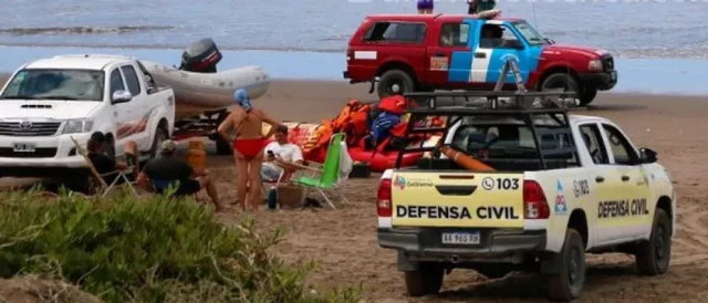 Hallaron muerto al joven que había desaparecido tras meterse al mar con sus amigos en Necochea