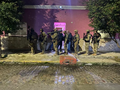 Realizaron allanamientos por los incidentes entre hinchas de Independiente y Universidad de Chile