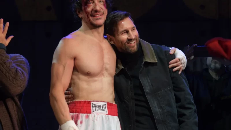 Lionel Messi fue a ver la obra de Nico Vázquez