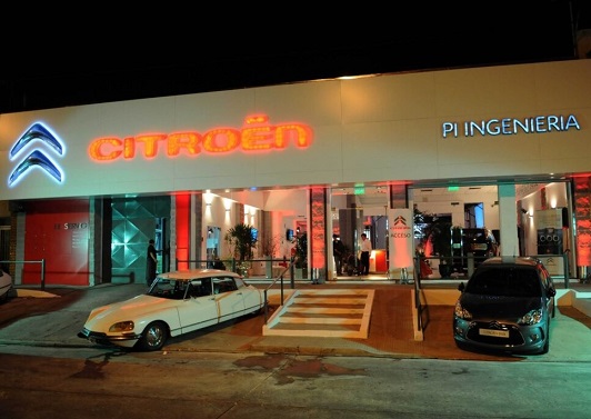 La Plata: Con un boquete robaron en una concesionaria Citroën,  se llevaron la caja fuerte y rompieron la puerta para huir con una camioneta