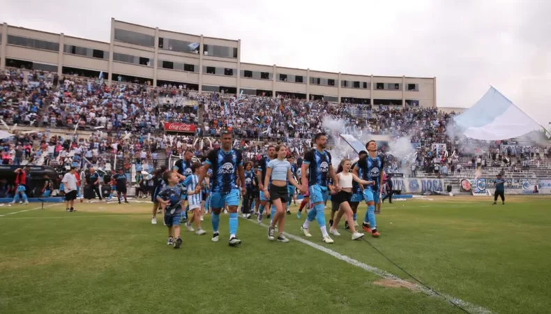 El árbitro Lucas Comesaña denunció amenazas y suspendió el partido entre Gimnasia de Jujuy y Deportivo Madryn