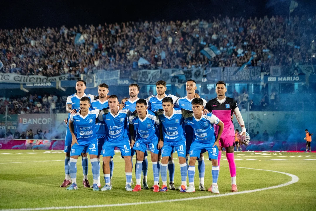 Estudiantes de Río Cuarto derrotó a Madryn en la primera final pro el segundo ascenso a primera