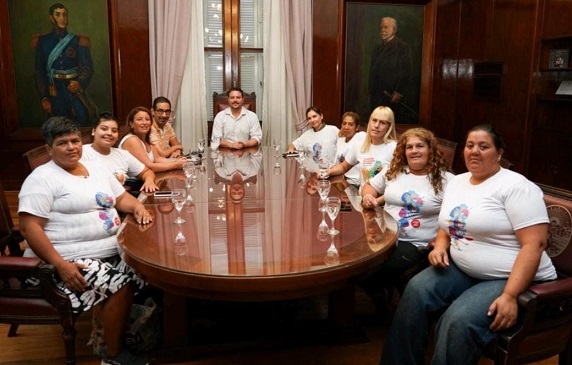 Pablo Elías, el alcalde interino de La Plata encabezó una mesa de trabajo con el Foro por la Niñez