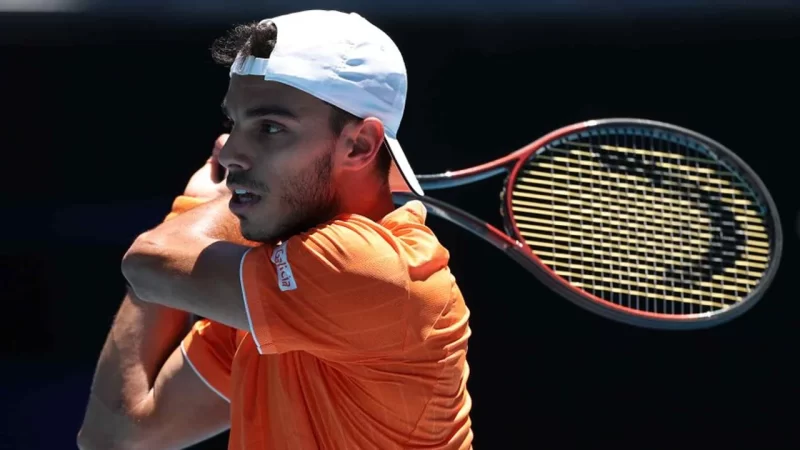 Cerúndolo avanza en el Abierto de Australia
