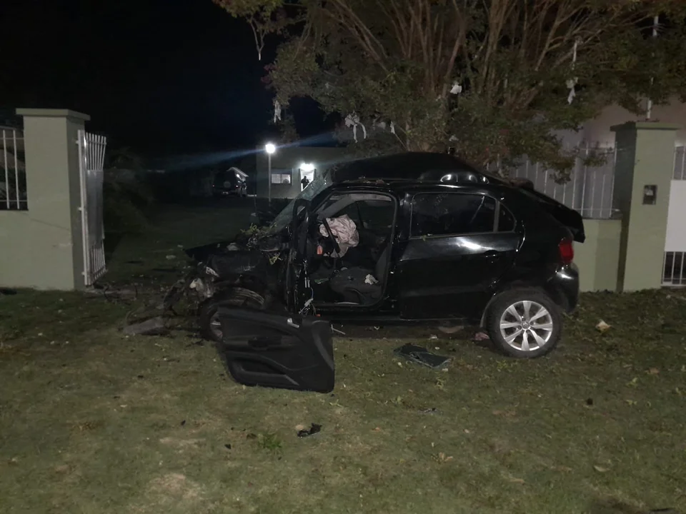 Un joven de 26 años murió tras chocar su auto contra un paredón en Berisso