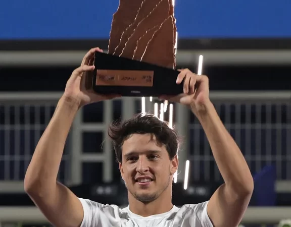 Luciano Darderi campeón del ATP de Santiago de Chile
