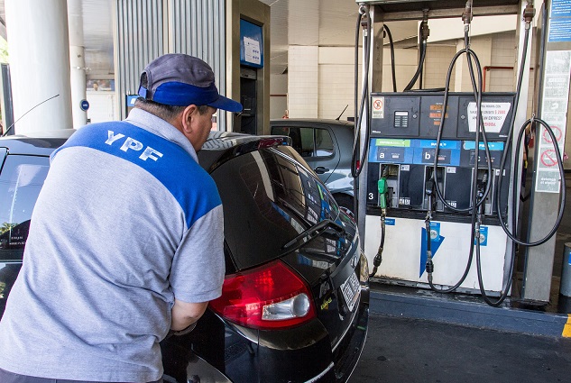 Las naftas subieron otro 4% y la súper ya supera los $1.800