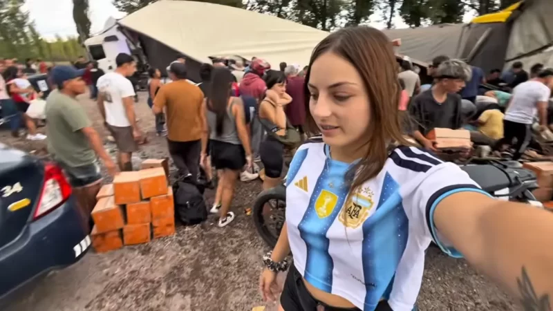 Mendoza: Una influencer participó del saqueo a un camión de aceite de oliva que había volcado y se grabó