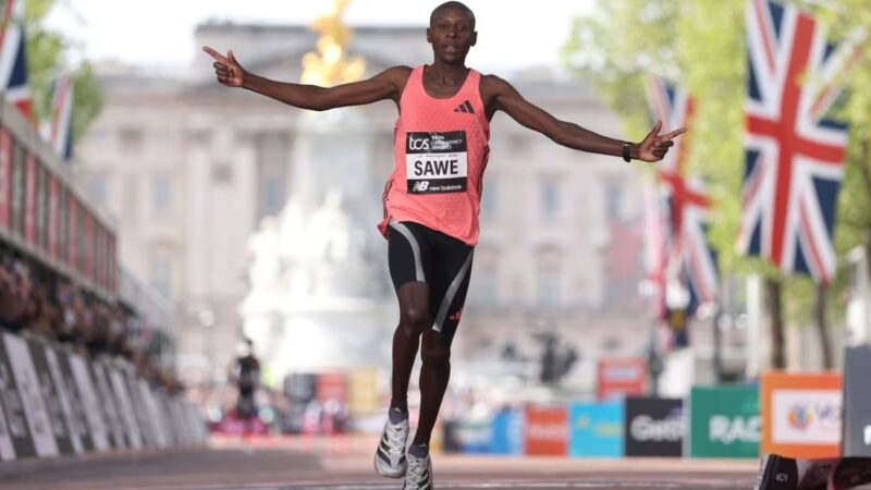 Sebastian Sawe hizo historia en el Maratón de Londres al romper la barrera de las dos horas