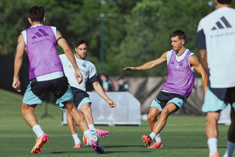 Scaloni probó un once para jugar ante Honduras