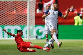 Canadá igualó 1 a 1 con Bosnia  en su debut