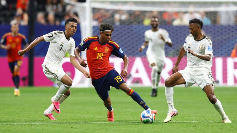 España goleó a Arabia Saudita
