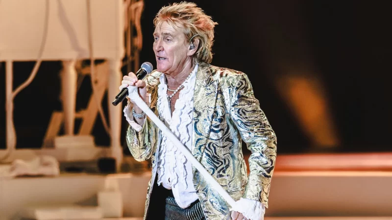 Rod Stewart lleva tranquilidad tras su problema de salud