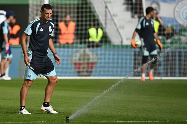 Scaloni guardó a cuatro futbolistas por si surgen bajas en la lista de 26