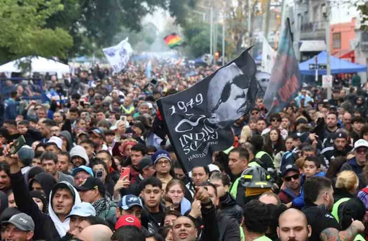 La familia del Indio Solari, agradecio luego de haber terminado su velatorio