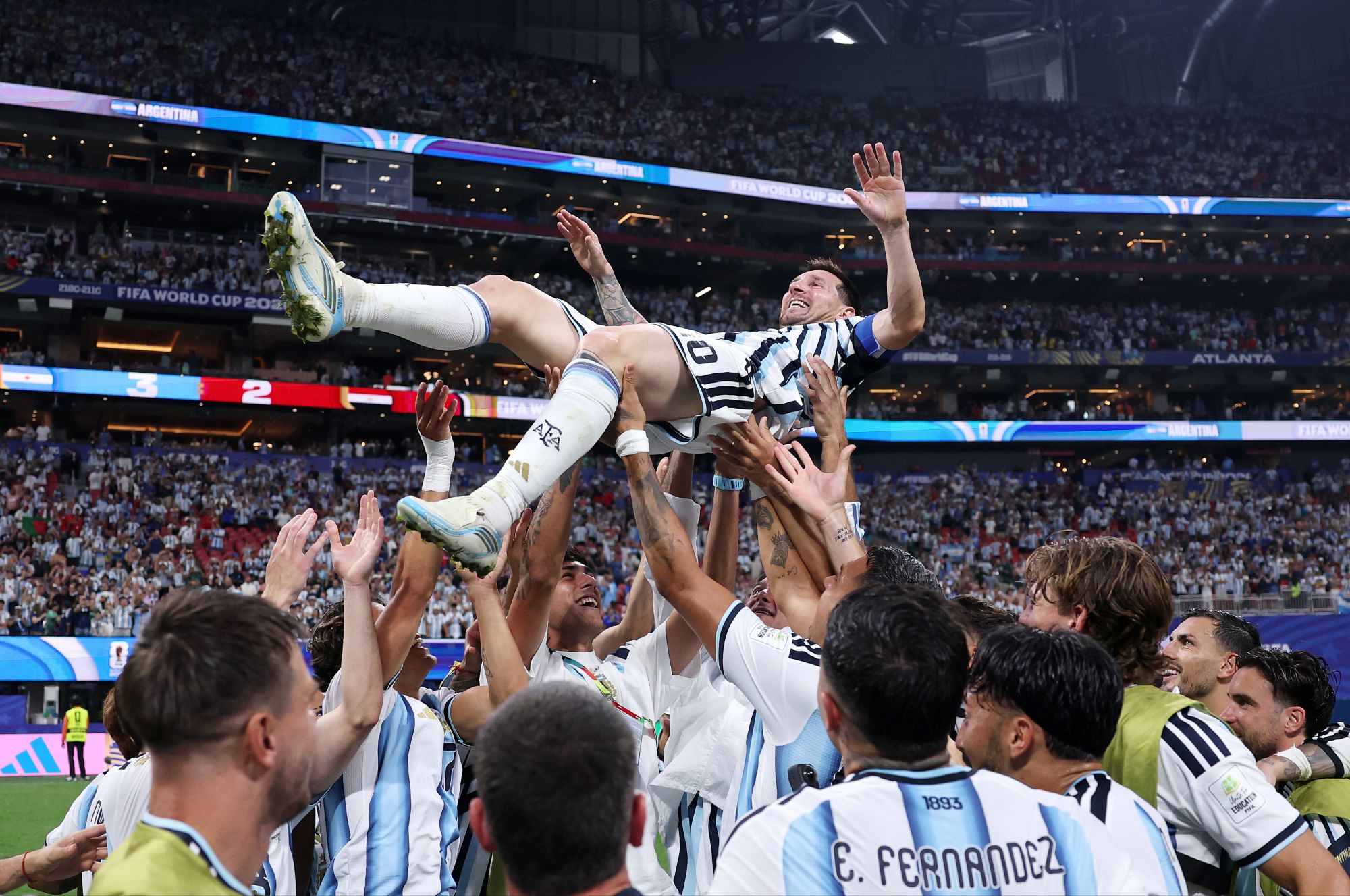 Messi : “Es una locura lo que hizo este grupo”