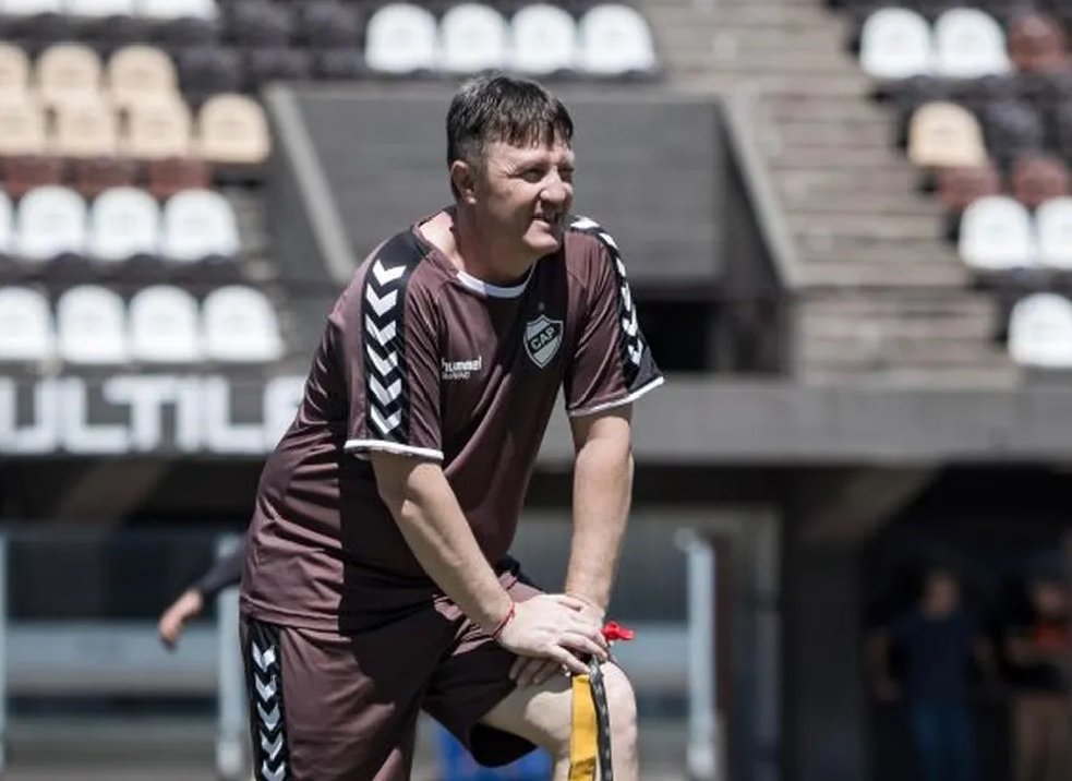 Zunino ya no es el técnico de Platense