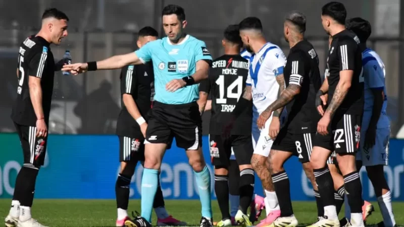 La AFA suspendió a dos árbitros por la polémica en  Vélez ante Riestra