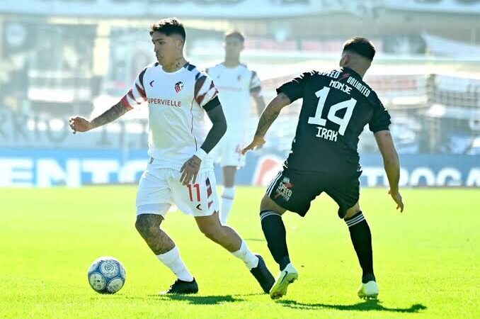 Estudiantes cayó ante Riestra de visitante