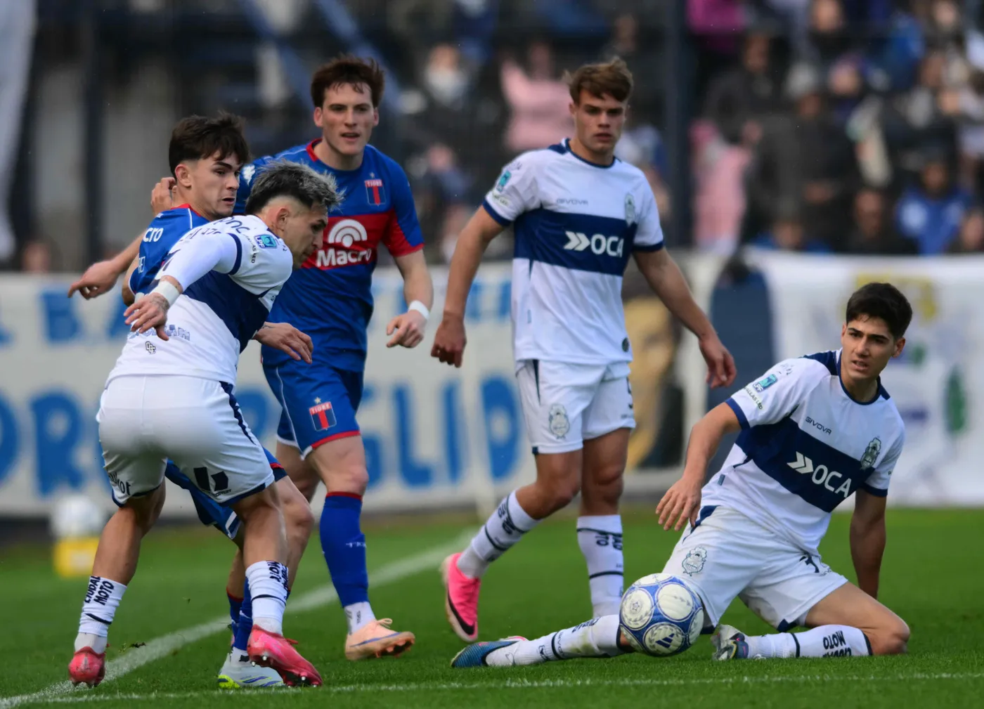 Gimnasia derrotó a Tigre en El Bosque
