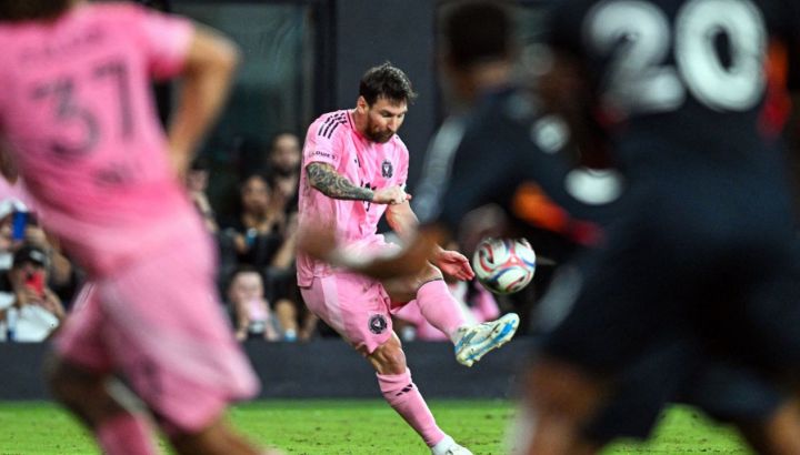 Messi llegó a 76 goles de tiro libre