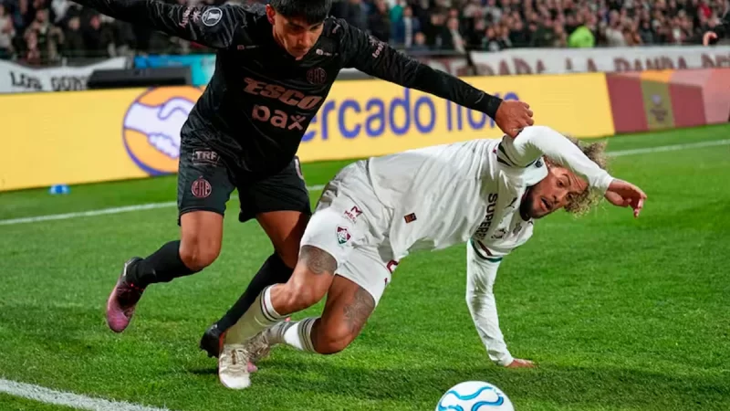 Platense le ganó al Fluminense pero no le alcanzó