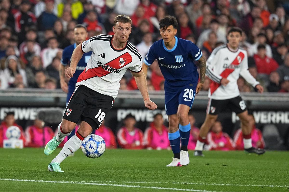 River venció a Racing en el Monumental